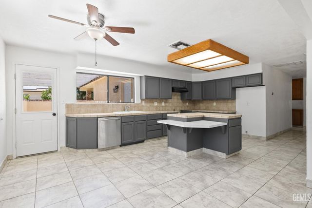 921 Christian Avenue, Bakersfield, CA 93314