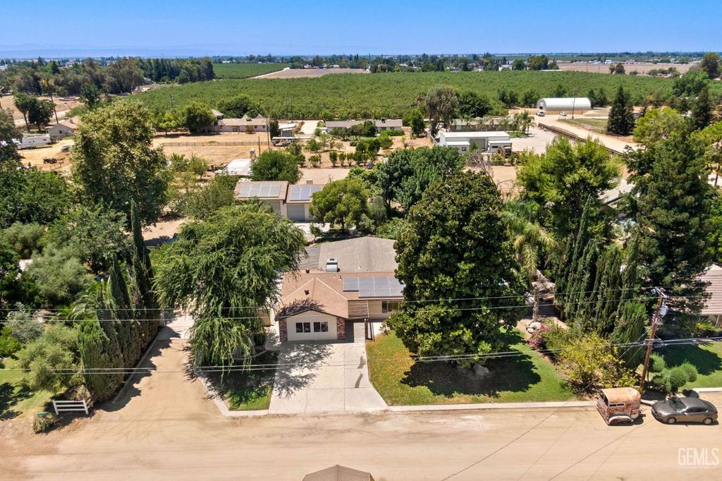 921 Christian Avenue, Bakersfield, CA 93314