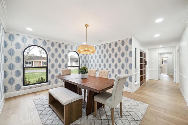 7715 Twin Hills Drive, Houston, TX 77071