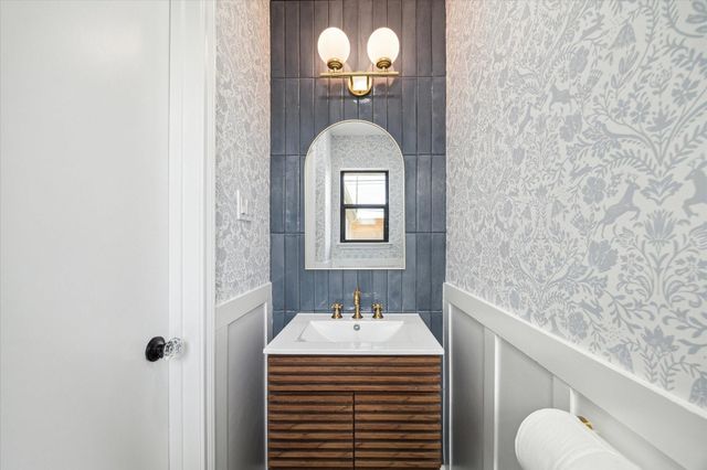 7715 Twin Hills Drive, Houston, TX 77071