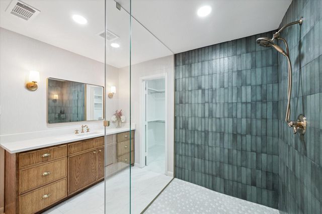 7715 Twin Hills Drive, Houston, TX 77071