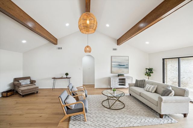 7715 Twin Hills Drive, Houston, TX 77071