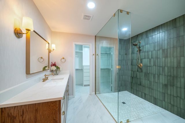 7715 Twin Hills Drive, Houston, TX 77071