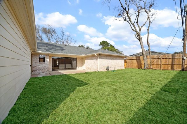 7715 Twin Hills Drive, Houston, TX 77071