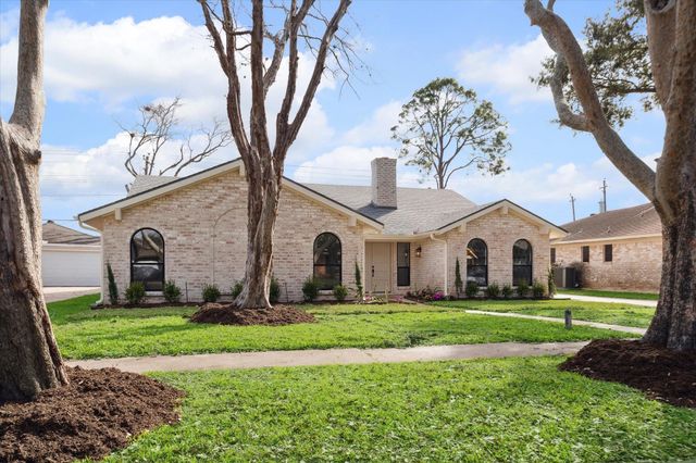 7715 Twin Hills Drive, Houston, TX 77071