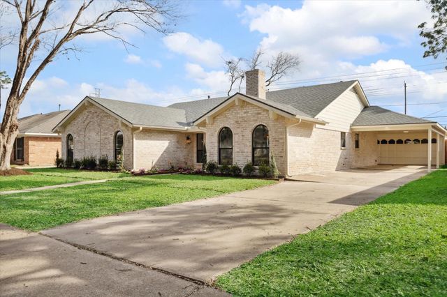 7715 Twin Hills Drive, Houston, TX 77071