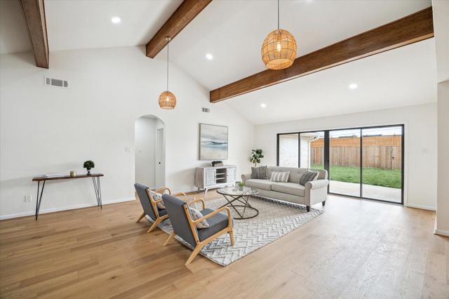 7715 Twin Hills Drive, Houston, TX 77071