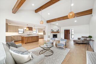 7715 Twin Hills Drive, Houston, TX 77071