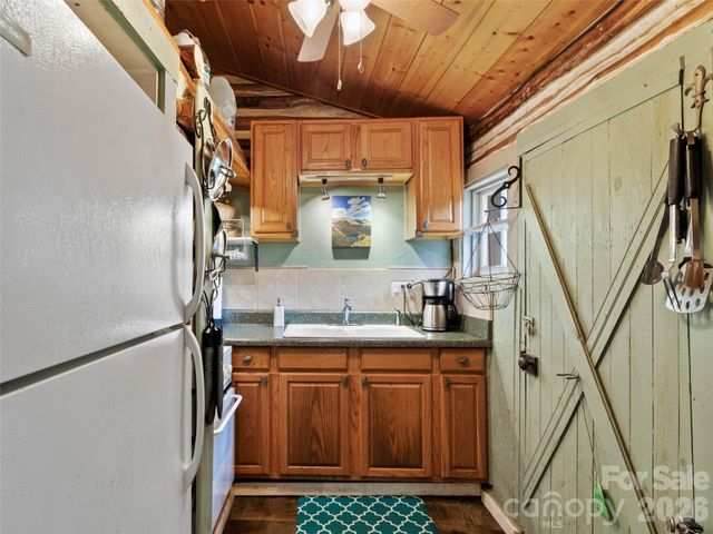 142 Cold Spring Road, Burnsville, NC 28714