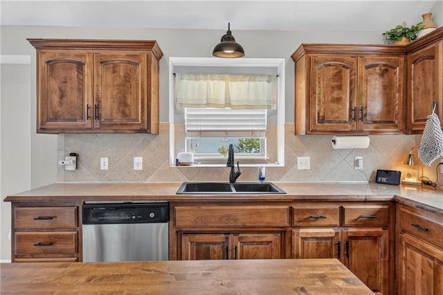 901 N Birch Street, Kearney, MO 64060