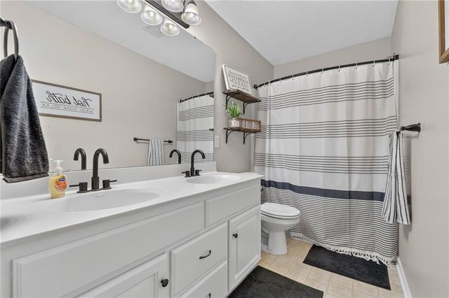 901 N Birch Street, Kearney, MO 64060