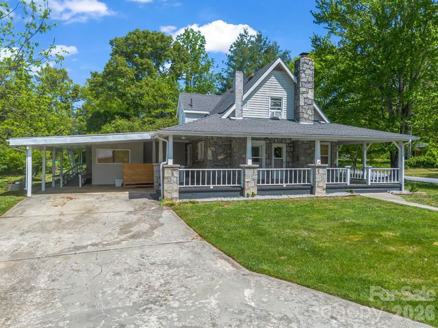363 Etowah School Road, Hendersonville, NC 28739