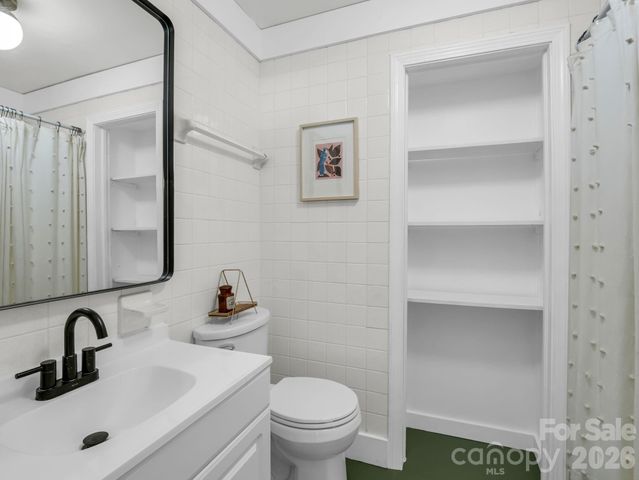 363 Etowah School Road, Hendersonville, NC 28739