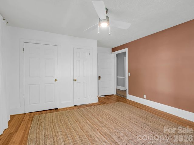 363 Etowah School Road, Hendersonville, NC 28739