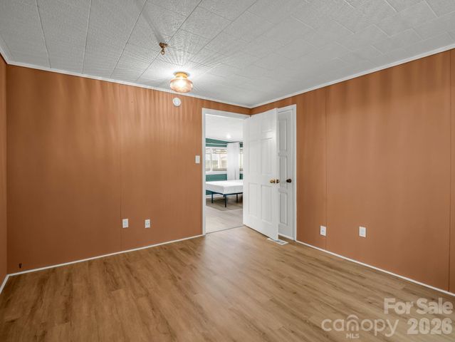 363 Etowah School Road, Hendersonville, NC 28739