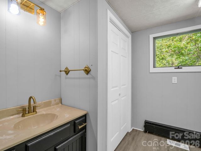 363 Etowah School Road, Hendersonville, NC 28739