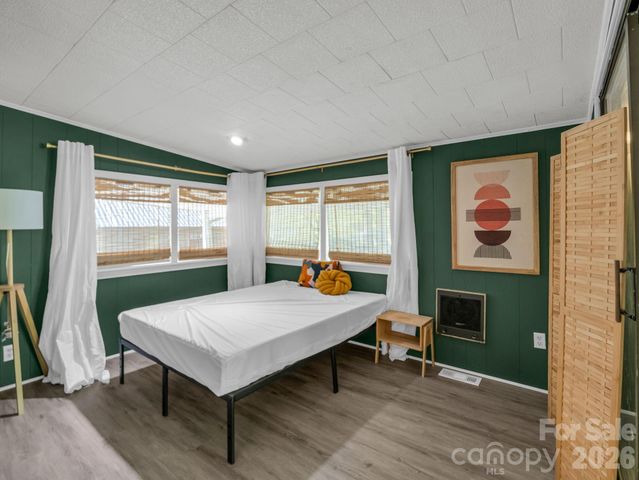 363 Etowah School Road, Hendersonville, NC 28739