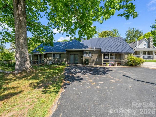 363 Etowah School Road, Hendersonville, NC 28739