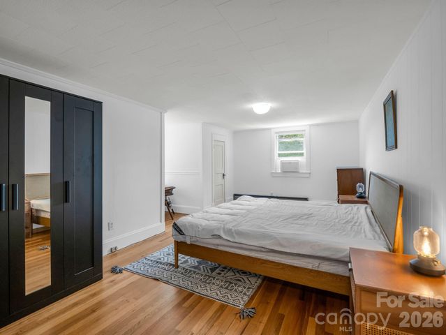 363 Etowah School Road, Hendersonville, NC 28739