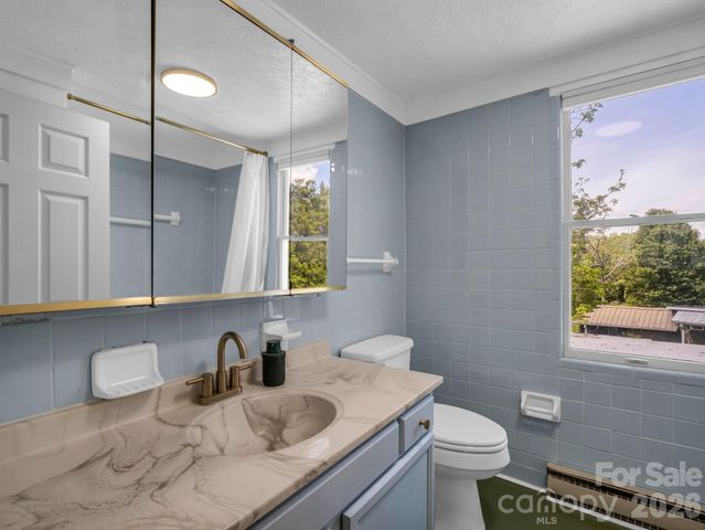363 Etowah School Road, Hendersonville, NC 28739