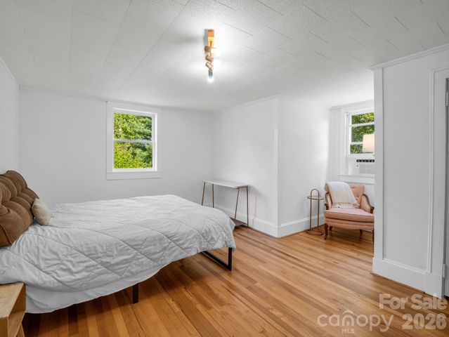 363 Etowah School Road, Hendersonville, NC 28739
