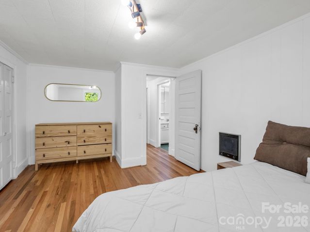 363 Etowah School Road, Hendersonville, NC 28739