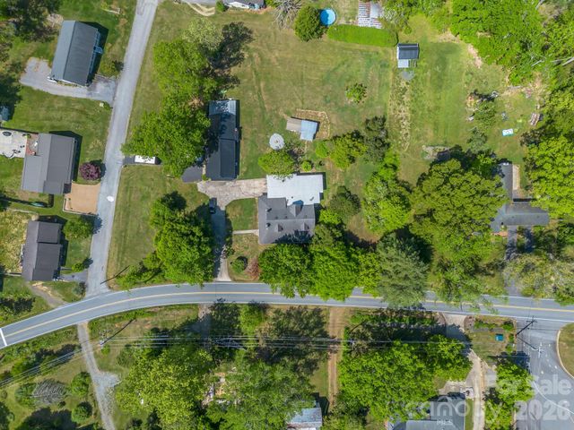 363 Etowah School Road, Hendersonville, NC 28739