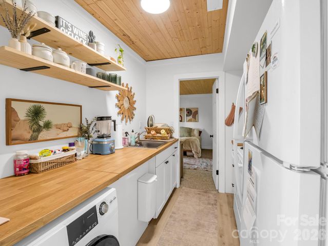 363 Etowah School Road, Hendersonville, NC 28739