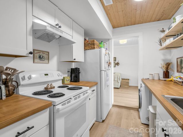 363 Etowah School Road, Hendersonville, NC 28739