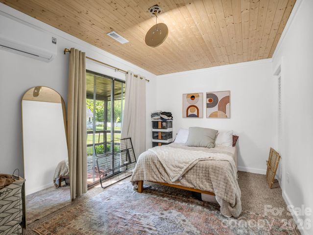 363 Etowah School Road, Hendersonville, NC 28739