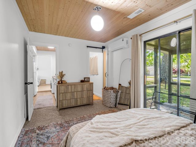 363 Etowah School Road, Hendersonville, NC 28739
