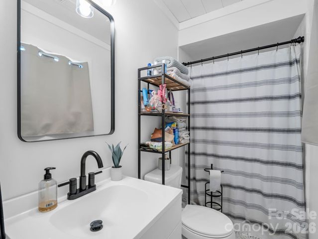 363 Etowah School Road, Hendersonville, NC 28739