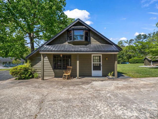 363 Etowah School Road, Hendersonville, NC 28739