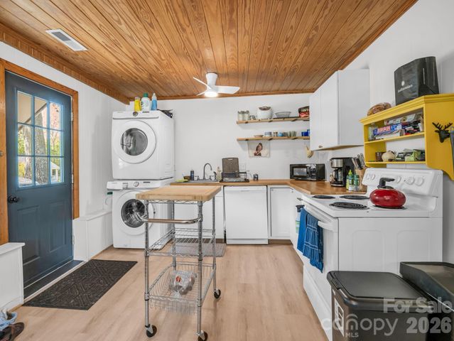 363 Etowah School Road, Hendersonville, NC 28739