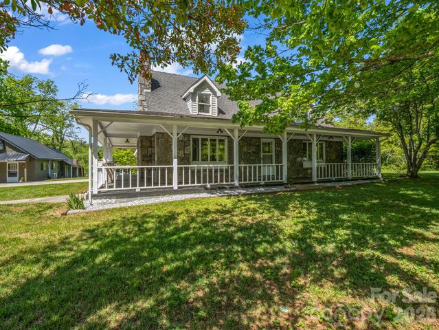 363 Etowah School Road, Hendersonville, NC 28739