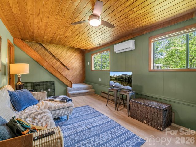 363 Etowah School Road, Hendersonville, NC 28739