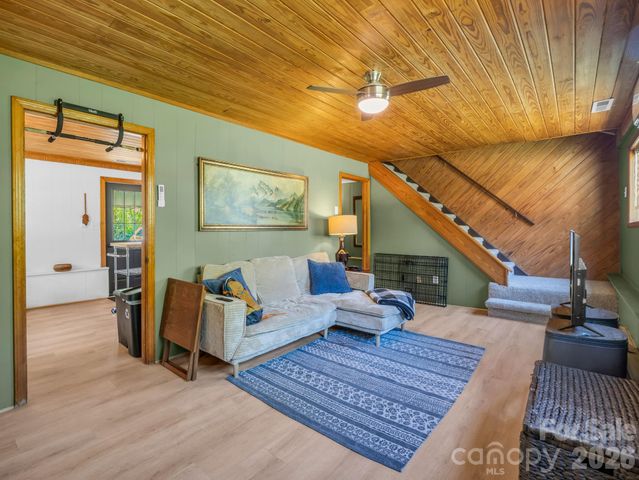 363 Etowah School Road, Hendersonville, NC 28739