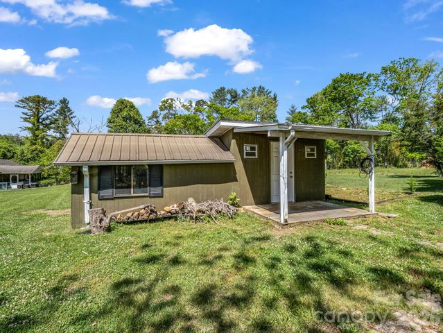 363 Etowah School Road, Hendersonville, NC 28739