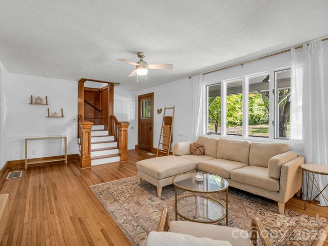 363 Etowah School Road, Hendersonville, NC 28739