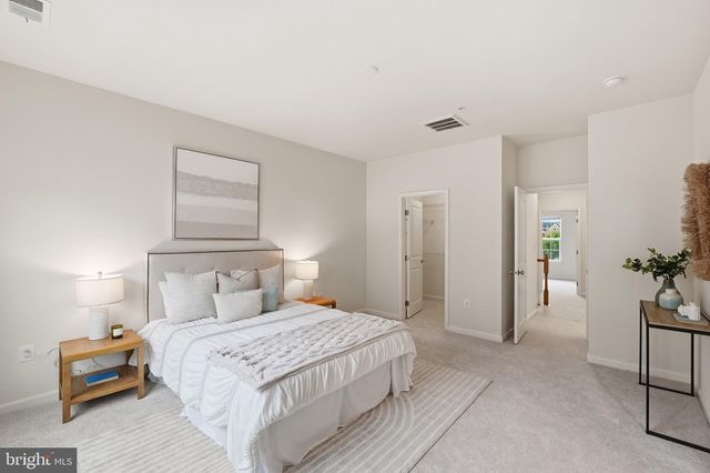8202 N CHANNEL DR, Greenbelt, MD 20770