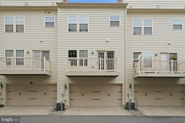 8202 N CHANNEL DR, Greenbelt, MD 20770