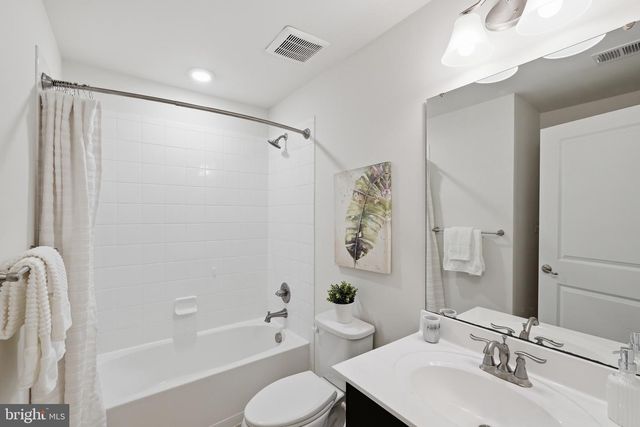8202 N CHANNEL DR, Greenbelt, MD 20770