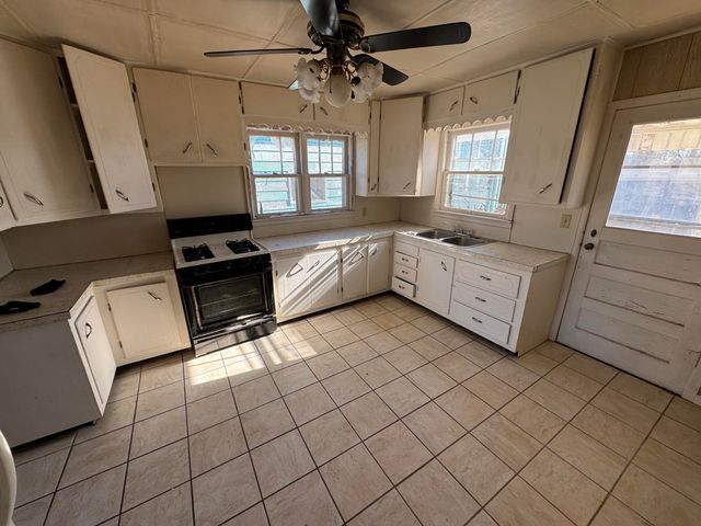 1638 E Florida Street, Springfield, MO 65803