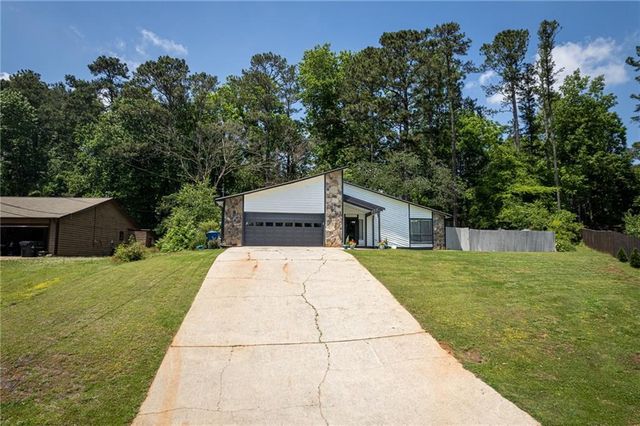 812 Steeple Chase Drive, Lawrenceville, GA 30044