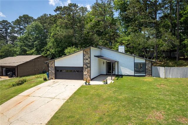 812 Steeple Chase Drive, Lawrenceville, GA 30044