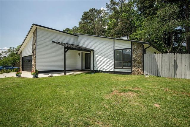 812 Steeple Chase Drive, Lawrenceville, GA 30044