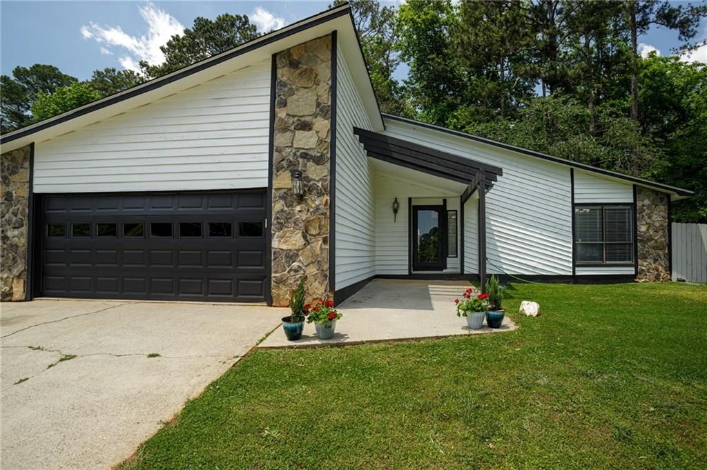 812 Steeple Chase Drive, Lawrenceville, GA 30044