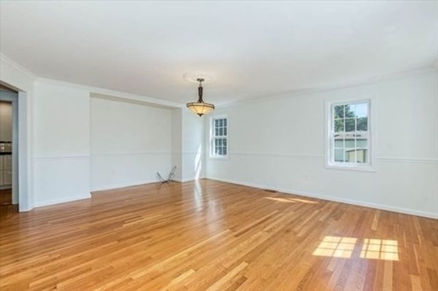 3 Oakhill Ave, Foxboro, MA 02035