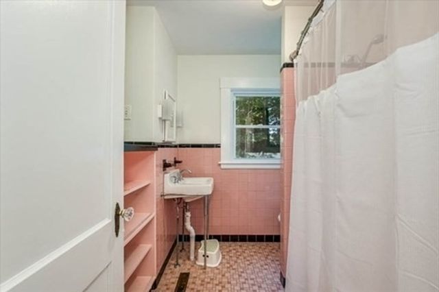 3 Oakhill Ave, Foxboro, MA 02035