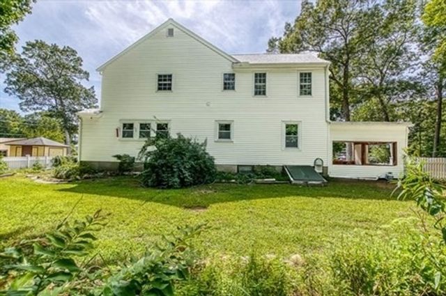 3 Oakhill Ave, Foxboro, MA 02035